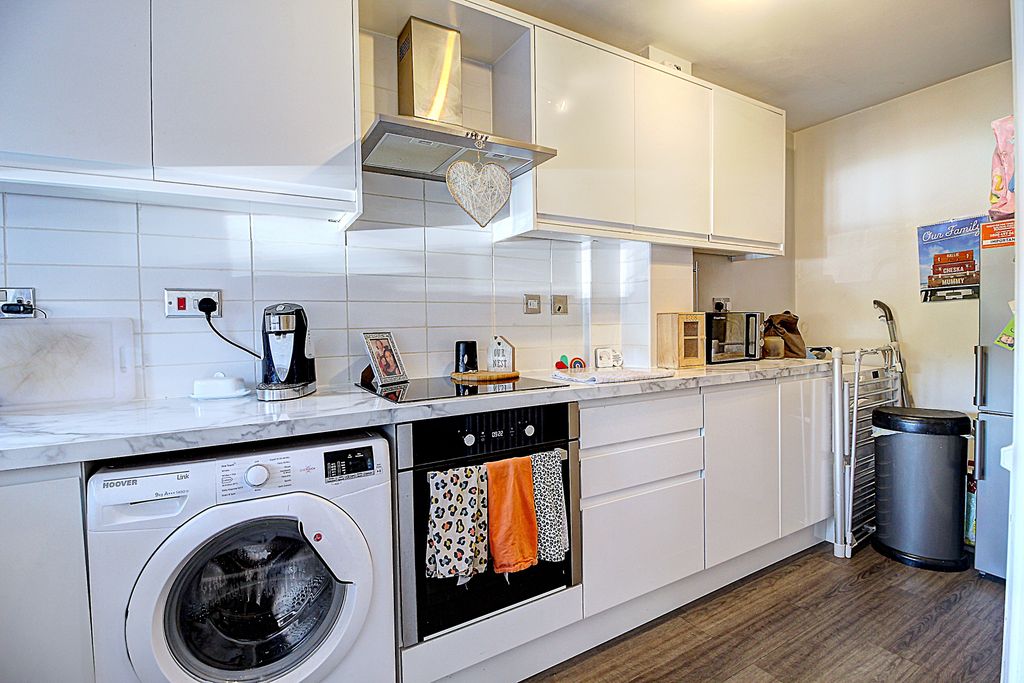 Property photo 3 of 13 Kitchen