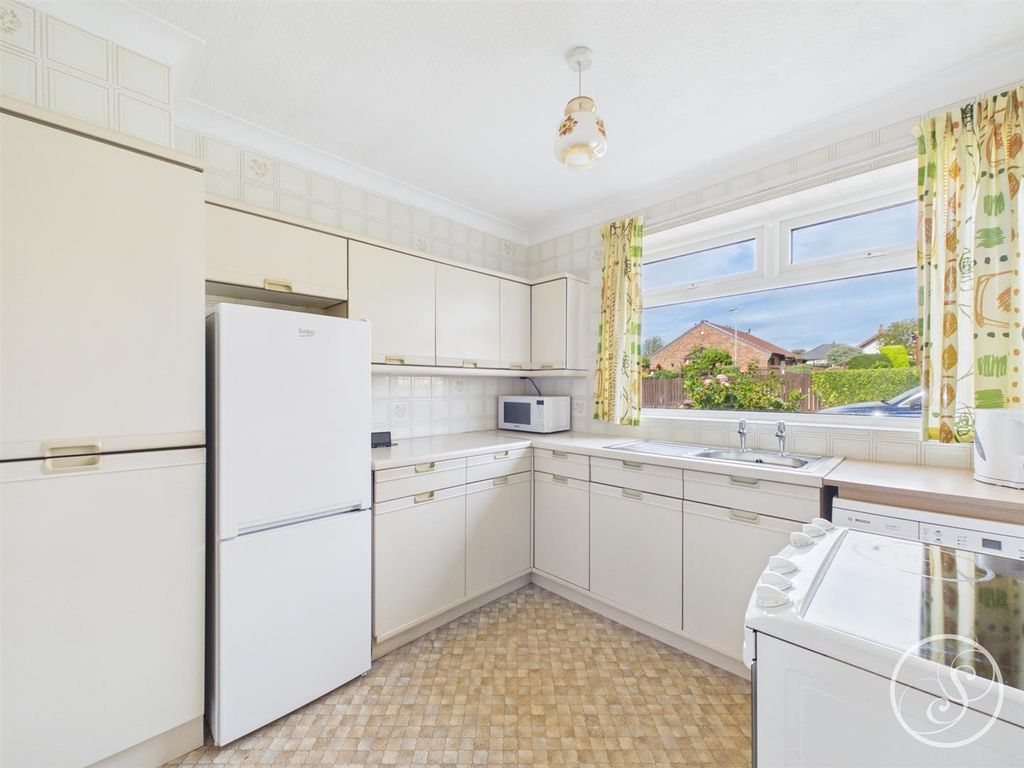 Property photo 2 of 21 Kitchen
