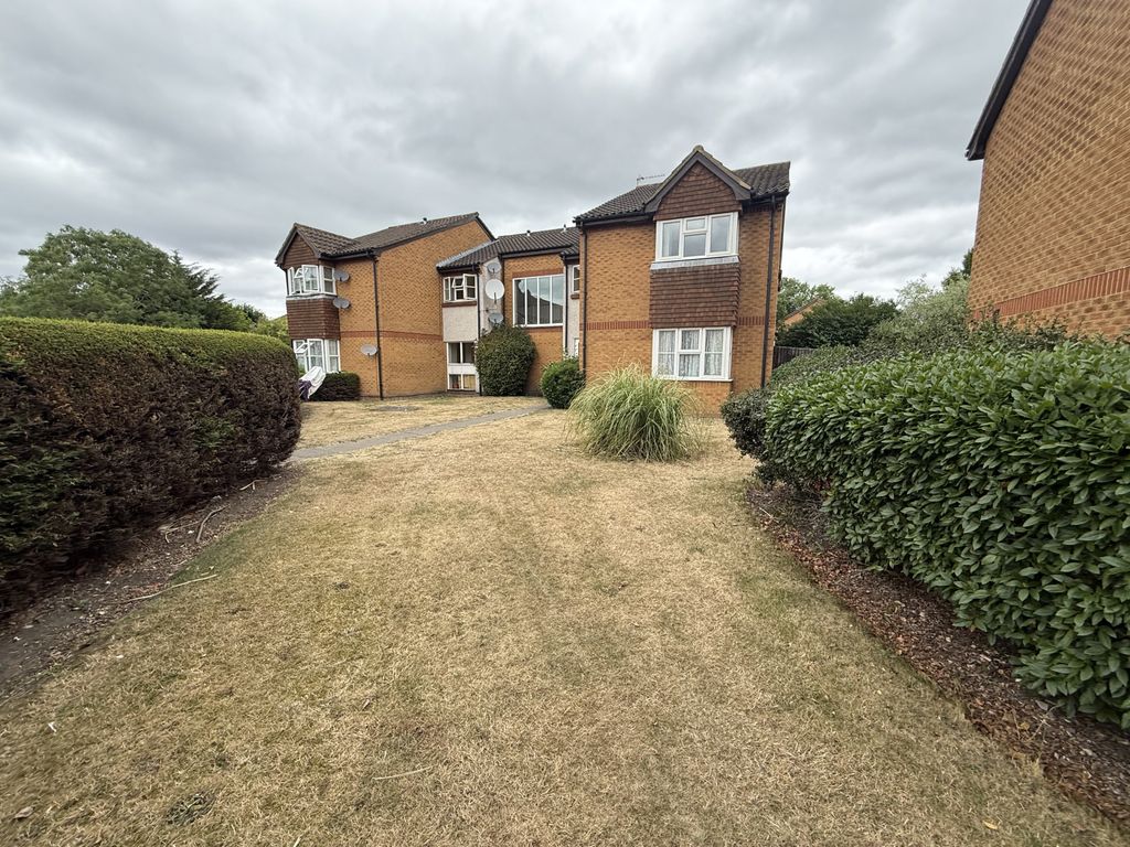 Property photo 1 of 5 Flat For Sale Abbotswood Way, Hayes Ub3