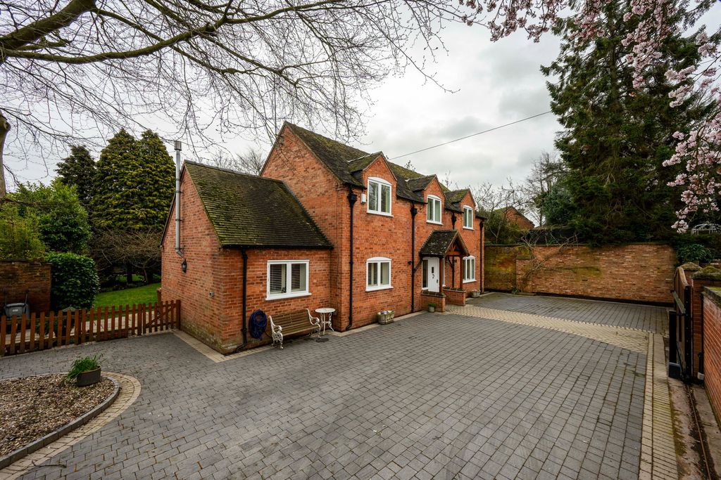 Property photo 1 of 32