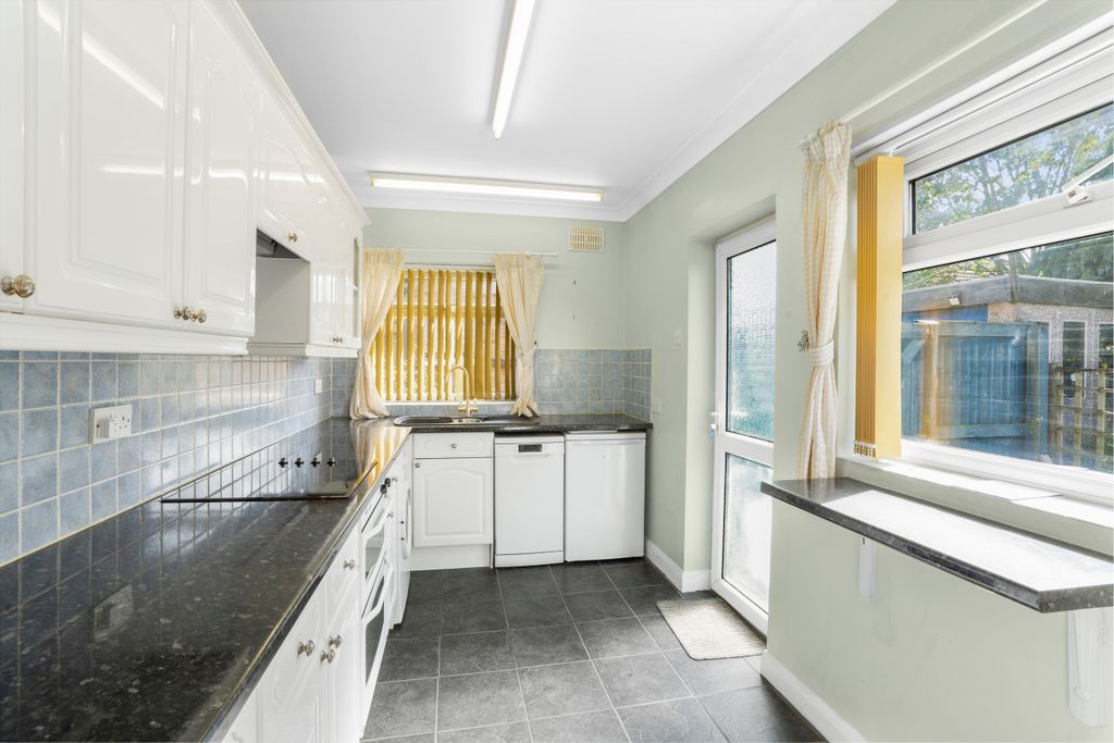 Property photo 3 of 12 Kitchen