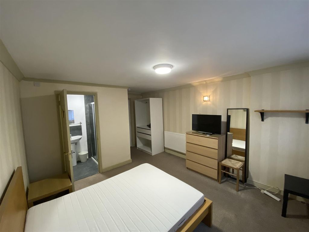 Property photo 1 of 6 Room 1 64 Pic 6.Jpg