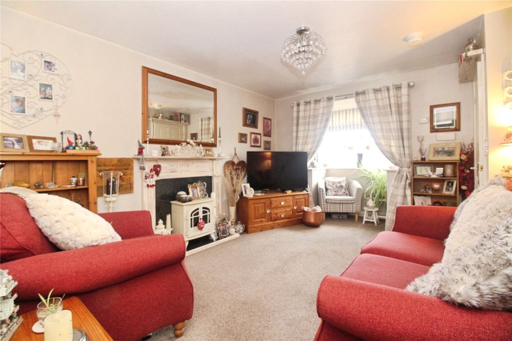 Property photo 2 of 15 Lounge