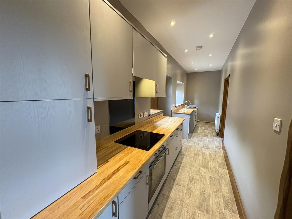 Property photo 3 of 16 Kitchen
