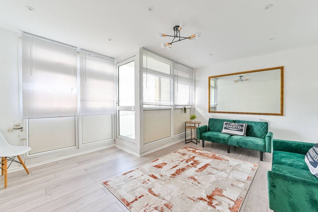 Property photo 3 of 12