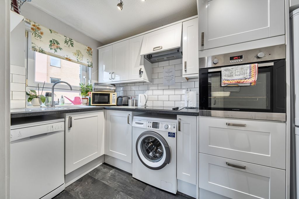Property photo 3 of 15 Kitchen