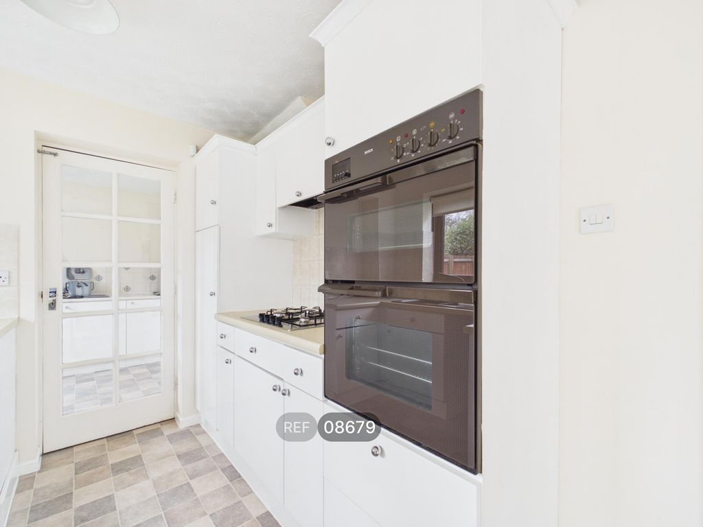 Property photo 3 of 23 Kitchen
