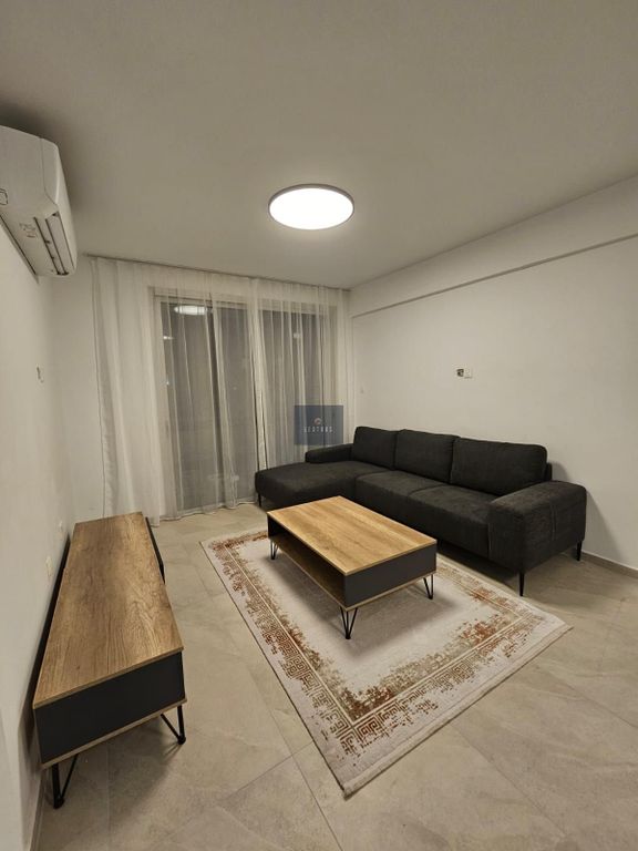 Property photo 2 of 32