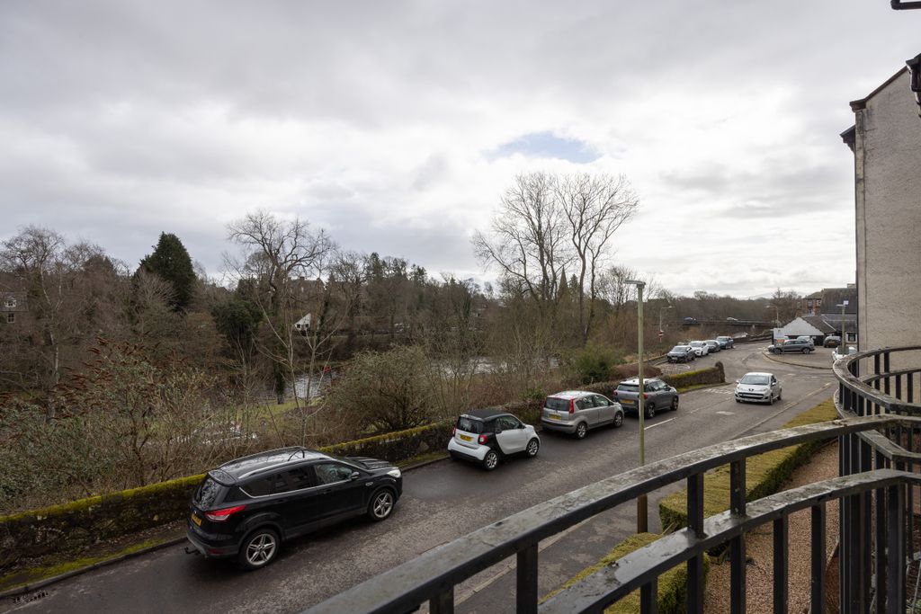 Property photo 2 of 25