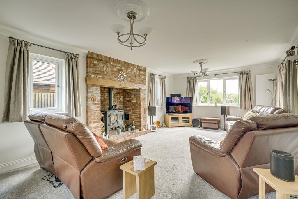 Property photo 2 of 34