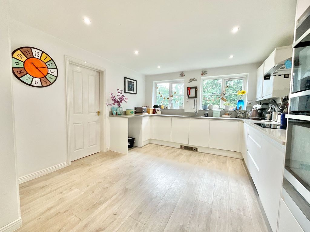 Property photo 3 of 32