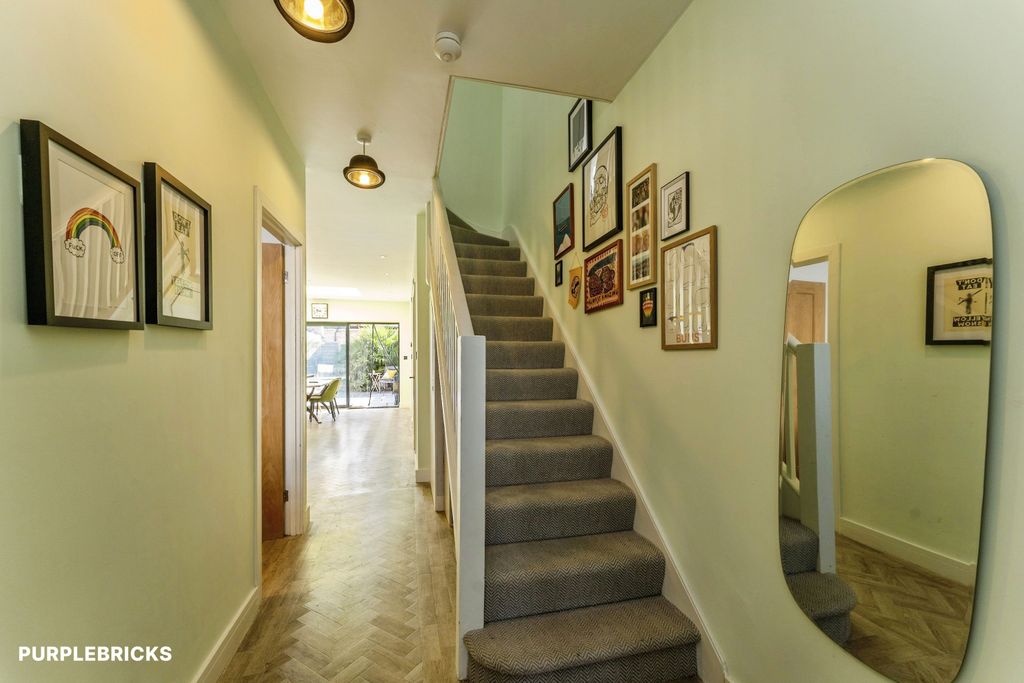 Property photo 3 of 16 Entrance Hallway