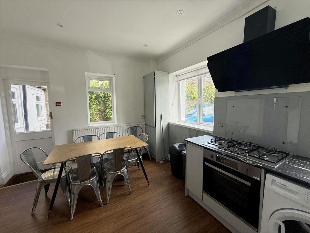 Property photo 2 of 12 Addisonnnn.Jpg