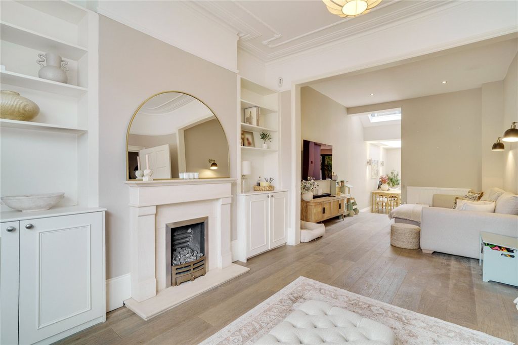 Property photo 2 of 19 Picture No. 35