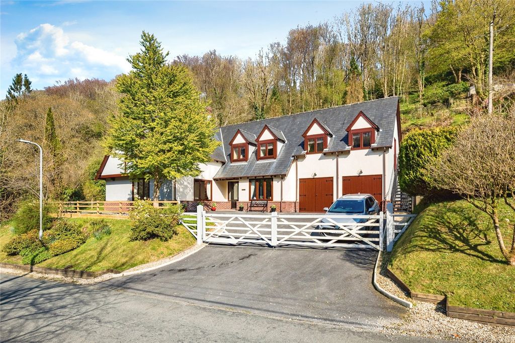 Property photo 2 of 40 Picture No. 97