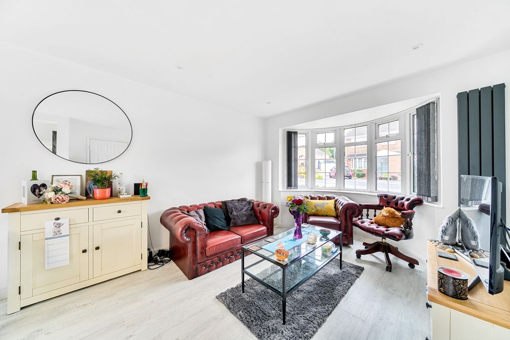 Property photo 3 of 14 1329424-8-687E981Eb9d80