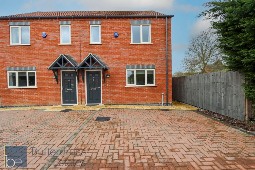 Property photo 2 of 19 Front And Driveway