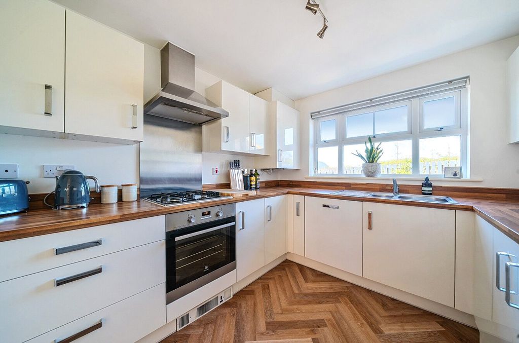 Property photo 2 of 17 Kitchen