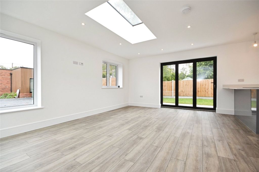 Property photo 3 of 17 Picture No. 12