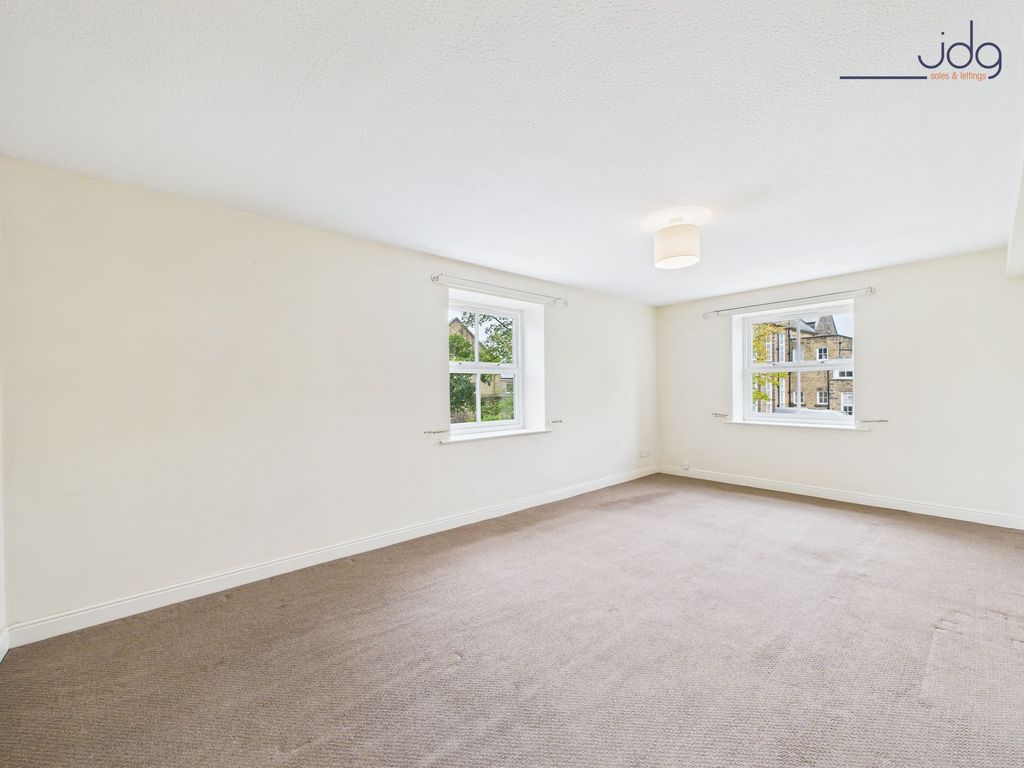 Property photo 2 of 5 Generous Living Room