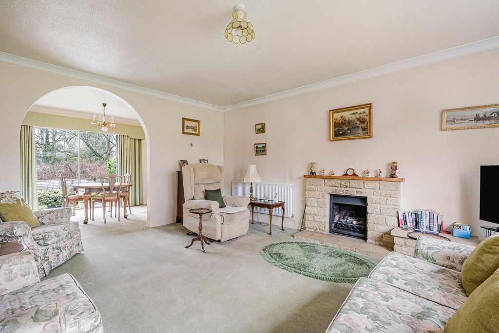 Property photo 2 of 18 Sitting Room