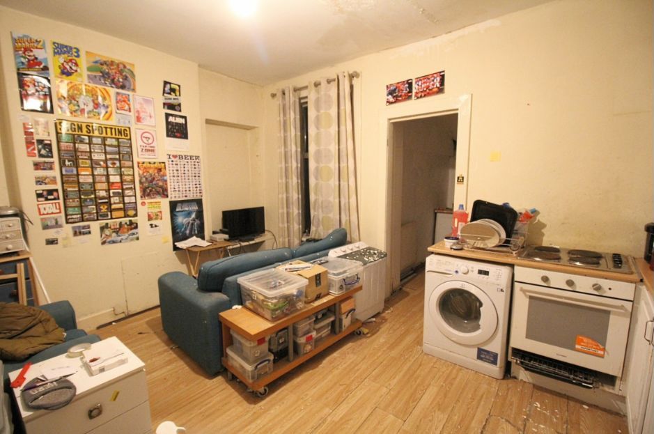 Property photo 3 of 5 Lounge/ Kitchen