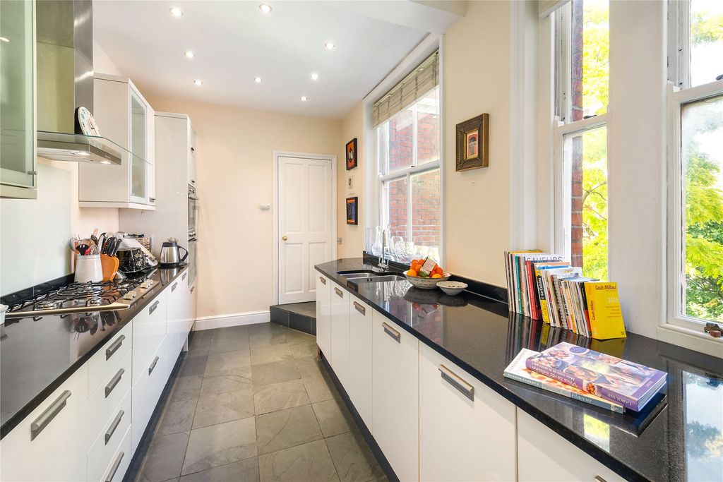 Property photo 2 of 9 Kitchen