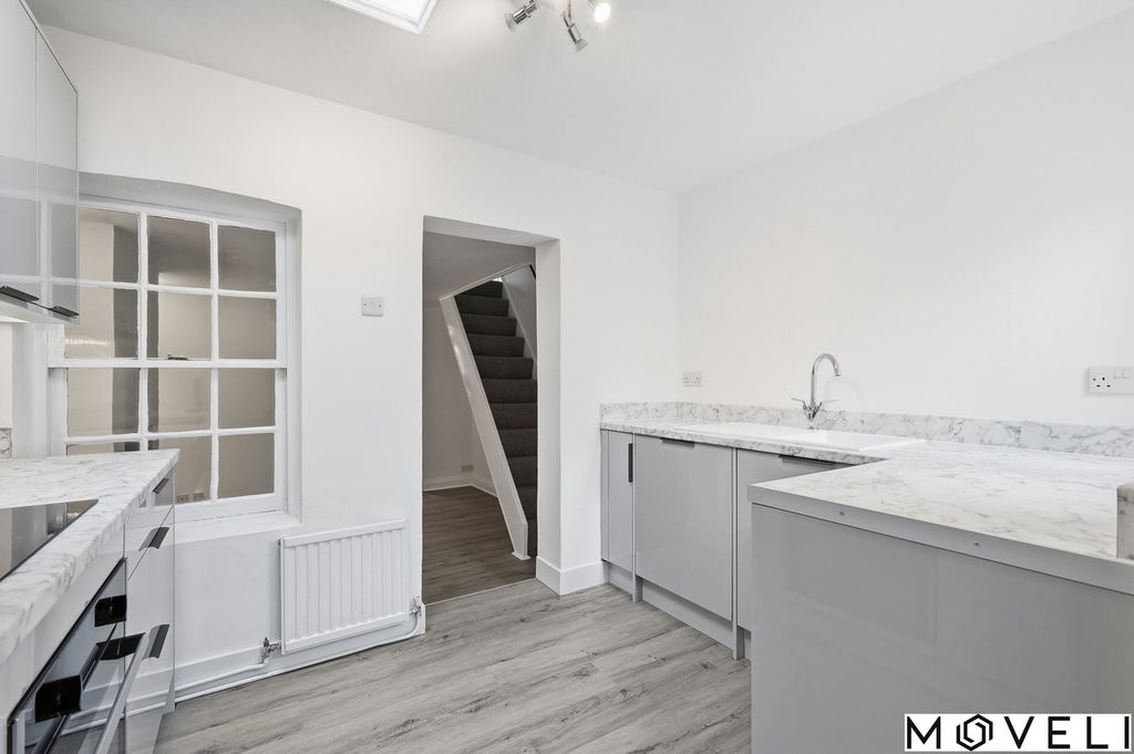 Property photo 3 of 34