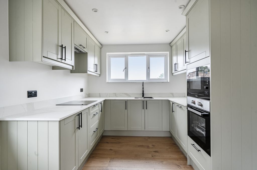 Property photo 2 of 12 1494313-10-6A561F...