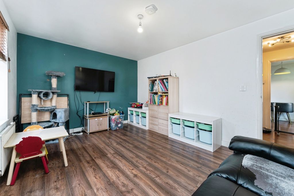 Property photo 3 of 18 Pbox-Img.Jpg