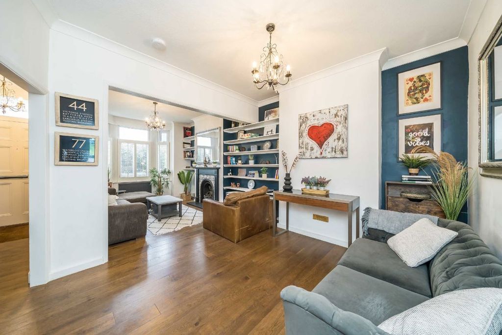 Property photo 2 of 11