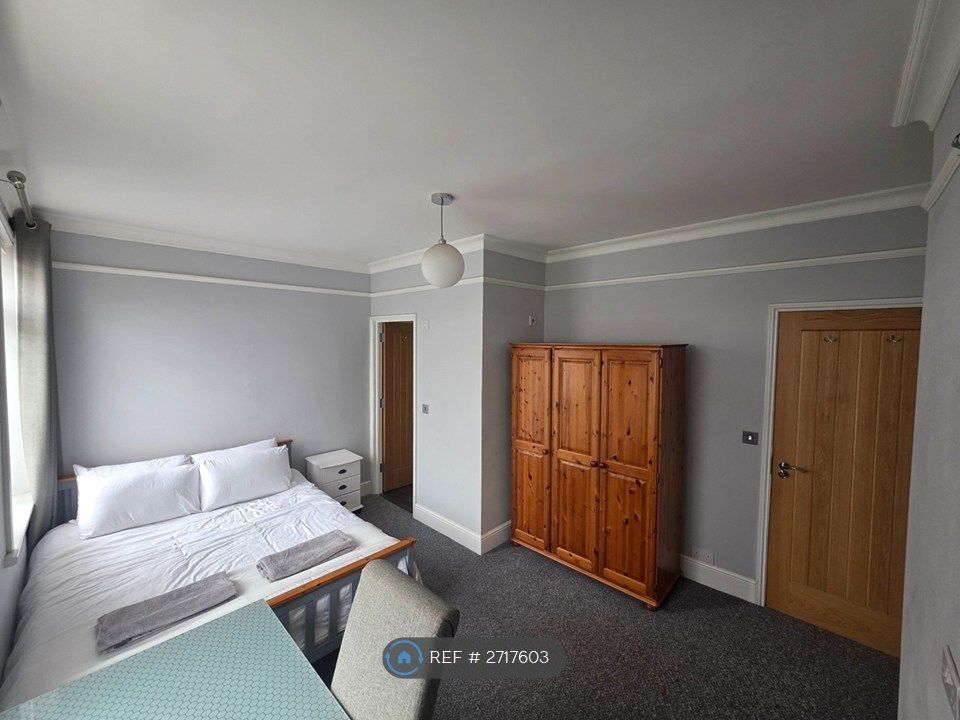 Property photo 2 of 10 Master Bedroom