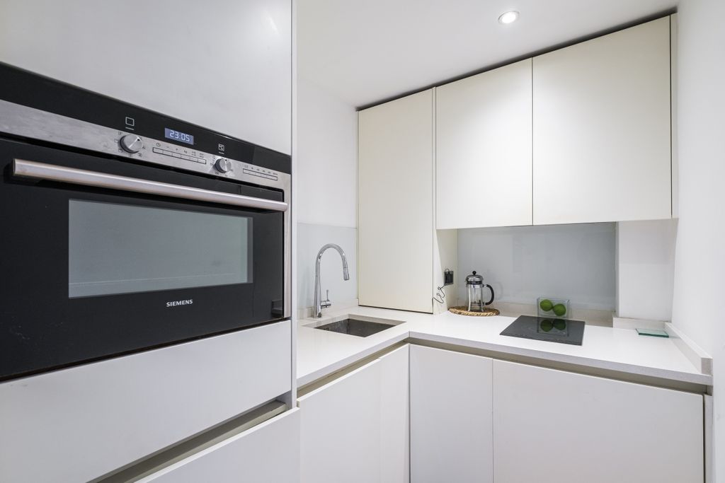 Property photo 3 of 8 Canonbury Square