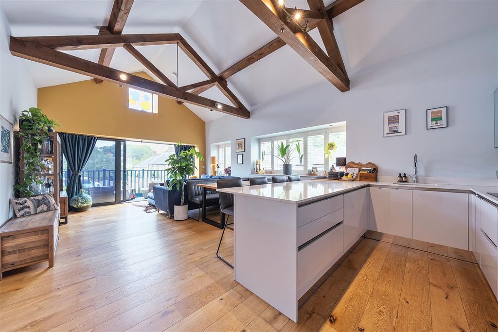 Property photo 1 of 18 Kitchen / Sitting Room