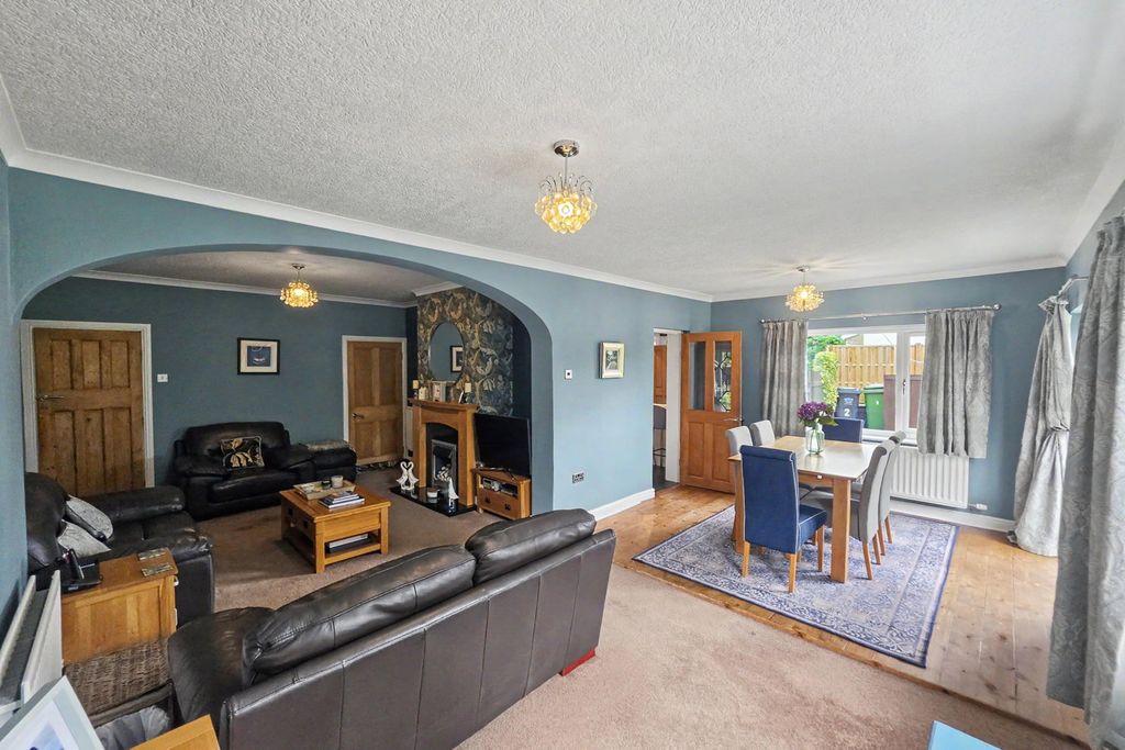 Property photo 3 of 23