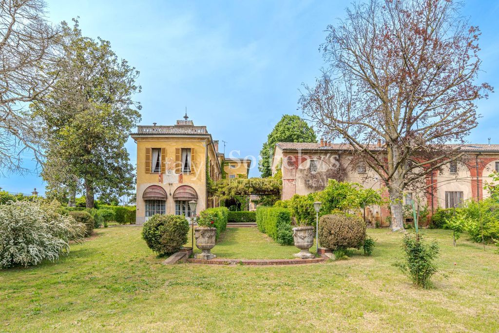 Property photo 2 of 37