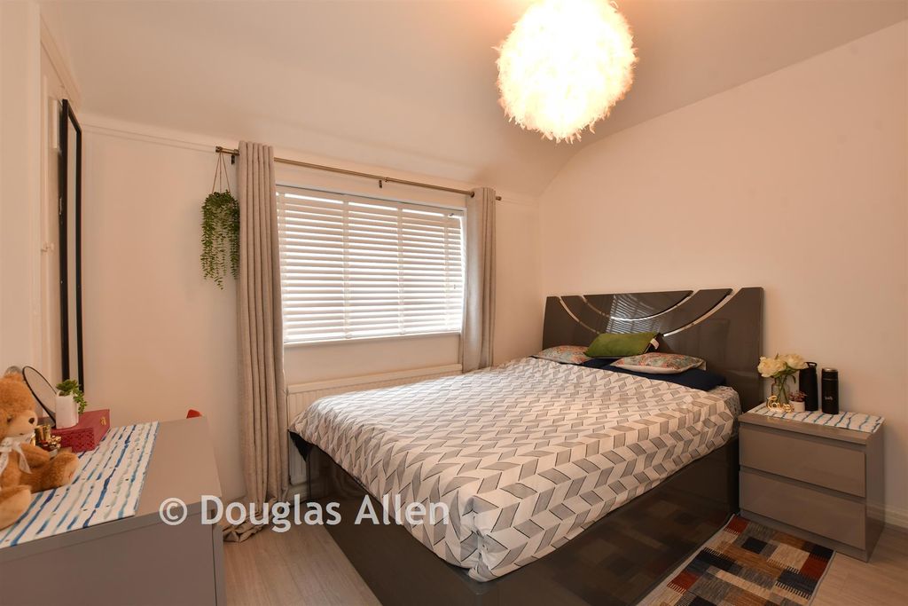 Property photo 3 of 10 Bedroom 1