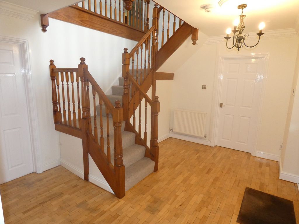 Property photo 2 of 18 Entrance Hall