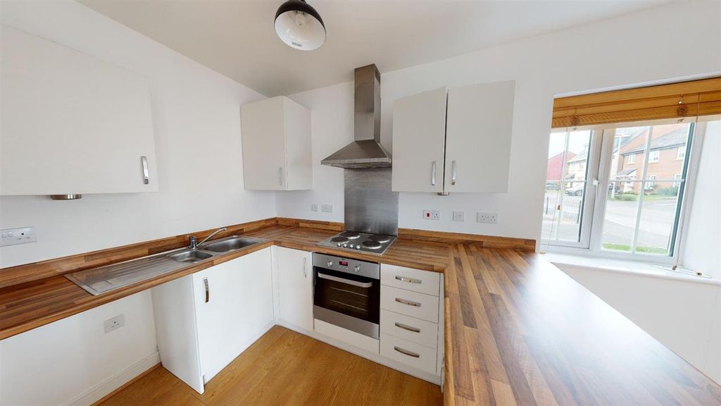 Property photo 2 of 7 Kitchen