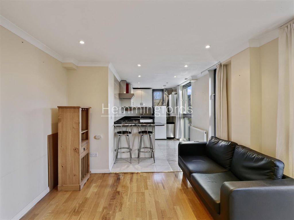 Property photo 2 of 10 0F9B1601-2d80-47d3-844F-30E1A3E6311Foshmf - 13 Lam