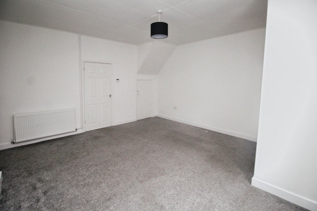 Property photo 3 of 15 Lounge