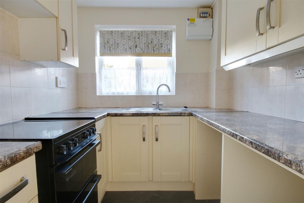 Property photo 3 of 9 Kitchen