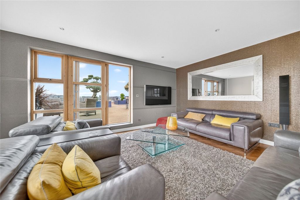 Additional image 6 of 3 bed flat for saleApartment 98, Balmoral Place, 2 Bowman Lane, Leeds, West Yorkshire LS10