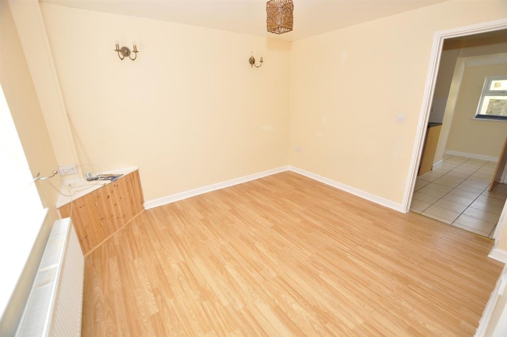 Property photo 2 of 11 Lounge
