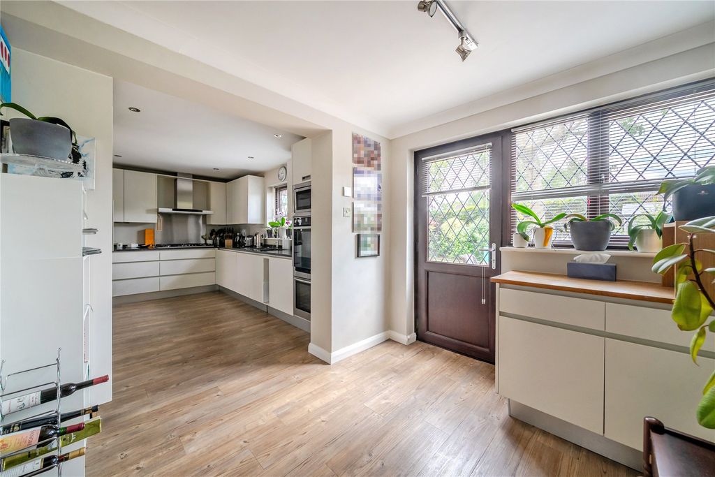 Additional image 4 of 6 bed detached house for saleLightwater, Surrey GU18
