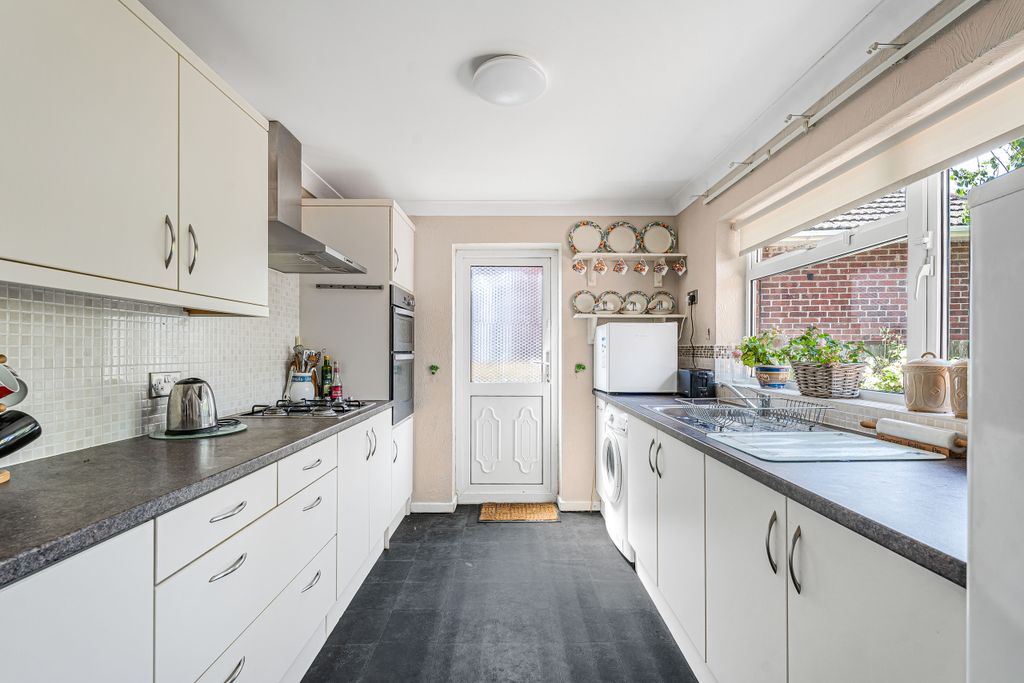 Property photo 2 of 11 Kitchen.Jpg