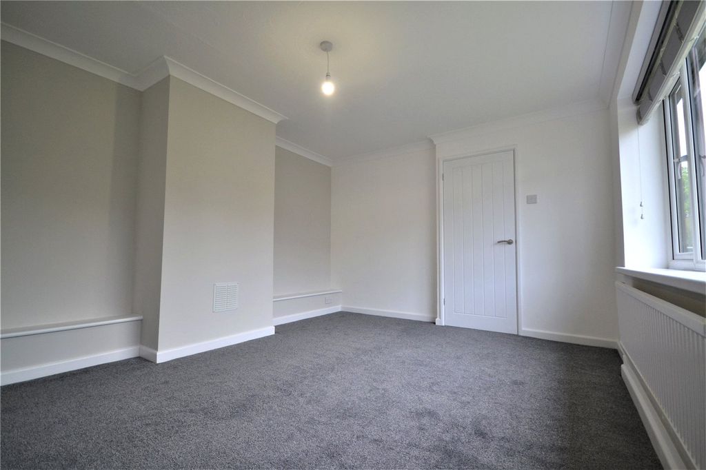 Property photo 2 of 12 Lounge