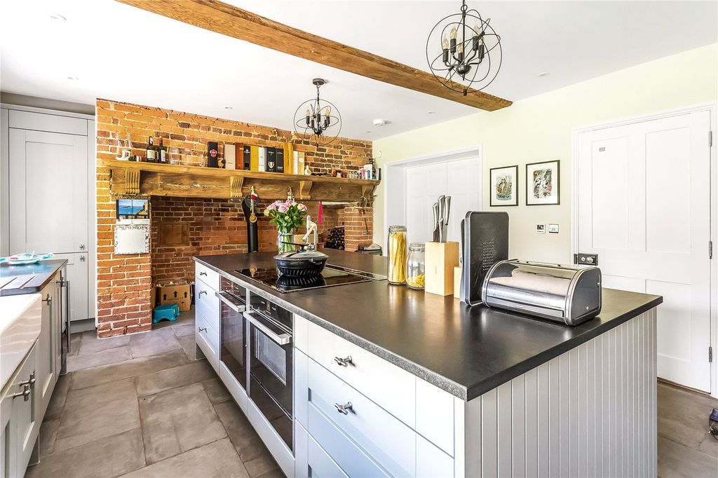 Property photo 2 of 17 Kitchen