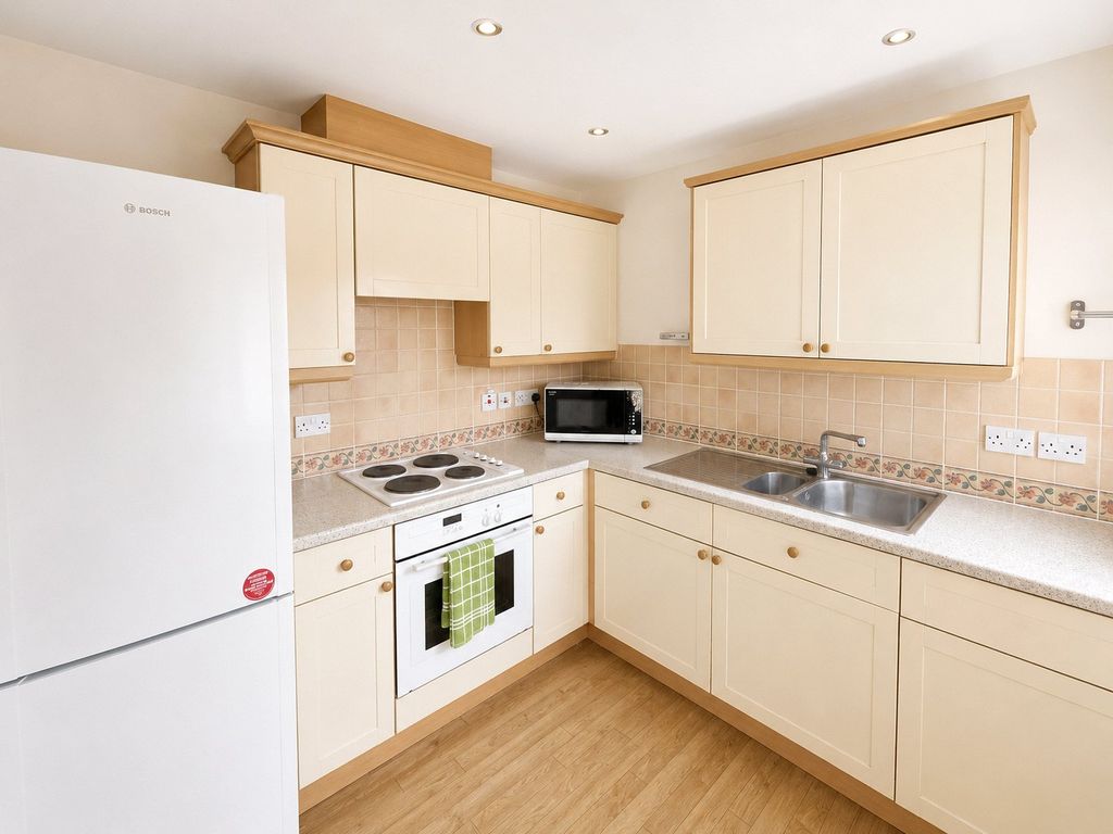 Property photo 3 of 7 Kitchen