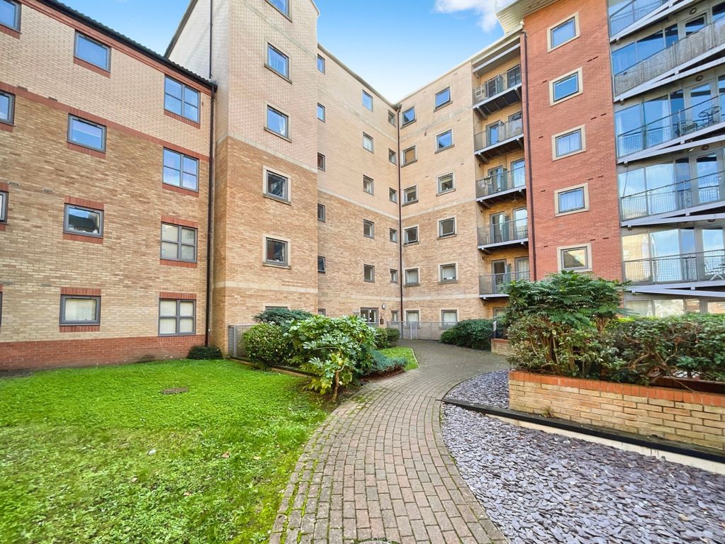 Property photo 1 of 13 F3A8F61B-9-4231-B568-Eda2764Ae2Aa-3046-0000039F28219212